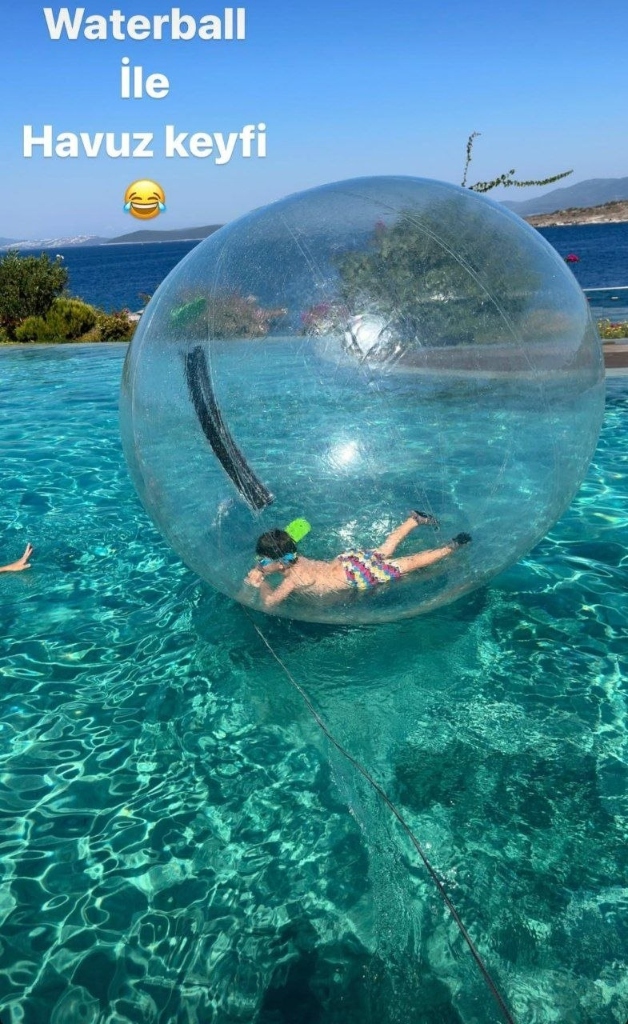 Bodrum Water Ball Havuz Keyfi